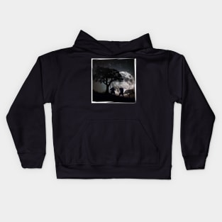 Full Moon Duel: A Battle of Honor and Skill Kids Hoodie